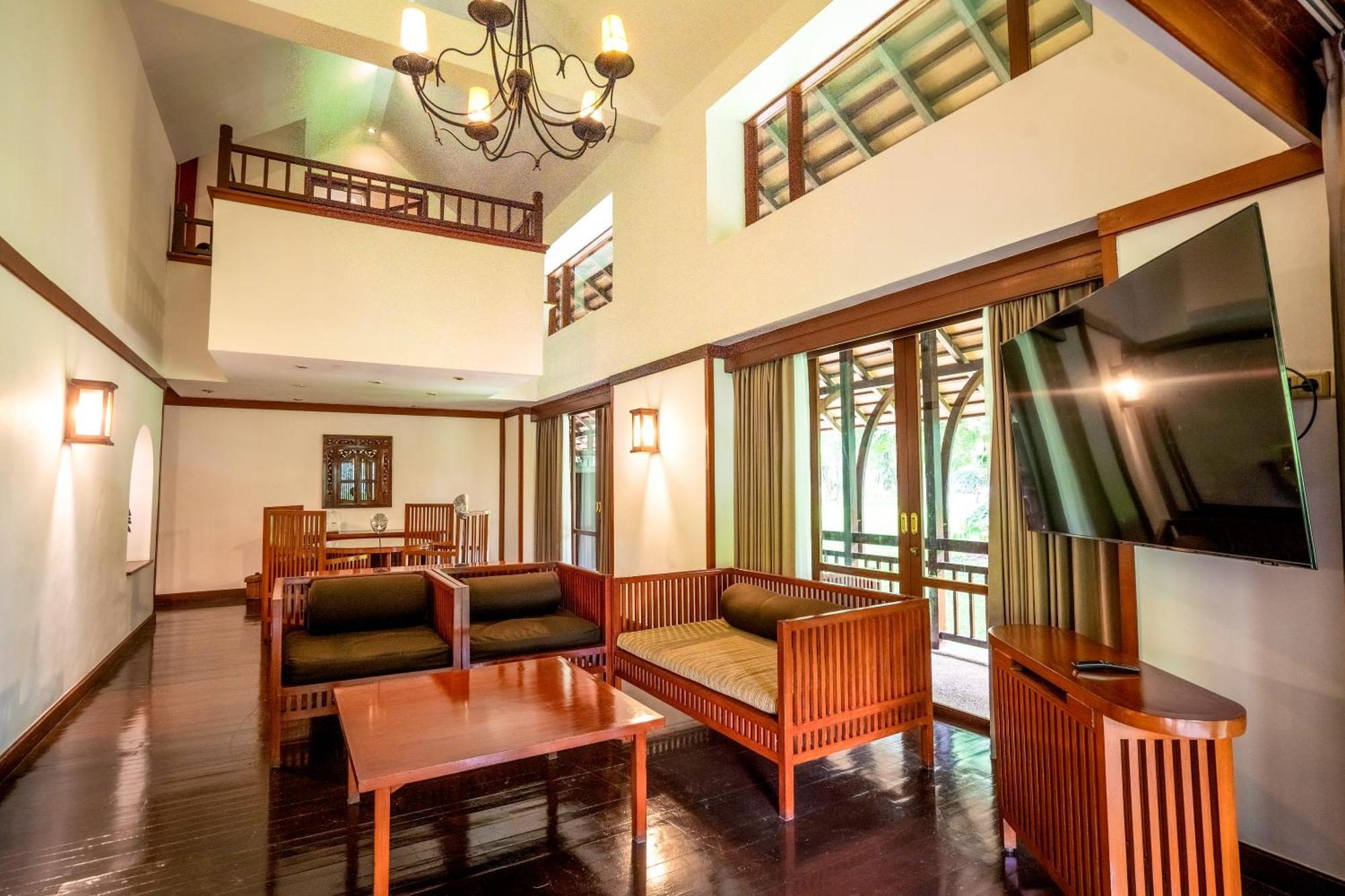 Novotel Bogor Golf Resort Buitenkant foto